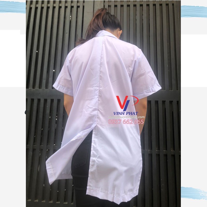 Áo Blouse Trắng Tay Ngắn Cho Nữ Dược Sĩ Nhà Thuốc Spa, Áo Y Tá Túi Chéo - VĨNH PHÁT