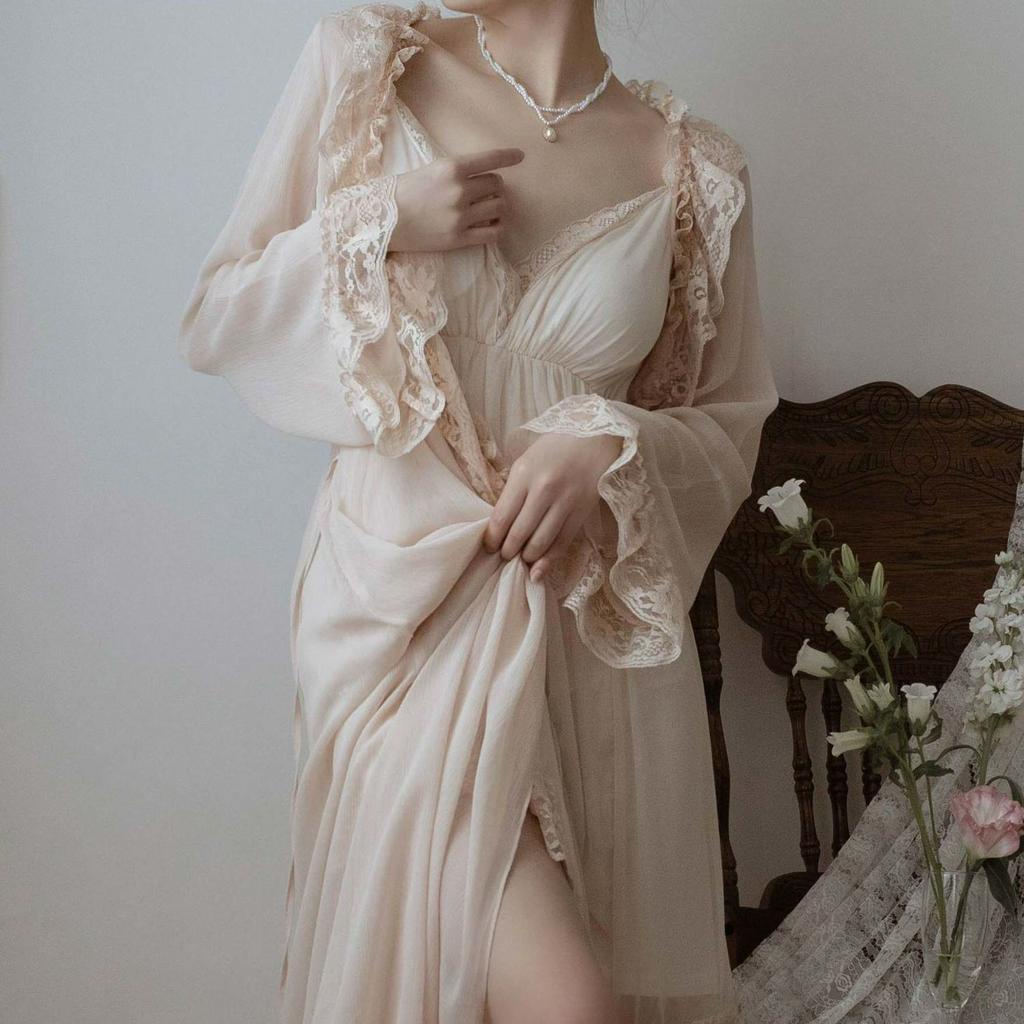 Set đồ ngủ Hai Dây Phối Ren Và Áo Choàng Ngủ Quyến Rũ Dành Cho Nữ