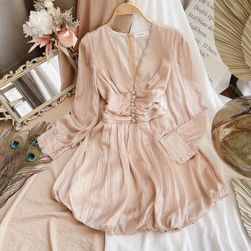 Đầm váy đi biển, đầm xòe cổ V tay dài dạo phố xinh xắn Maxy Dress | BigBuy360 - bigbuy360.vn