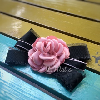 Hoa cài áo handmade- hoa hồng nơ đen
