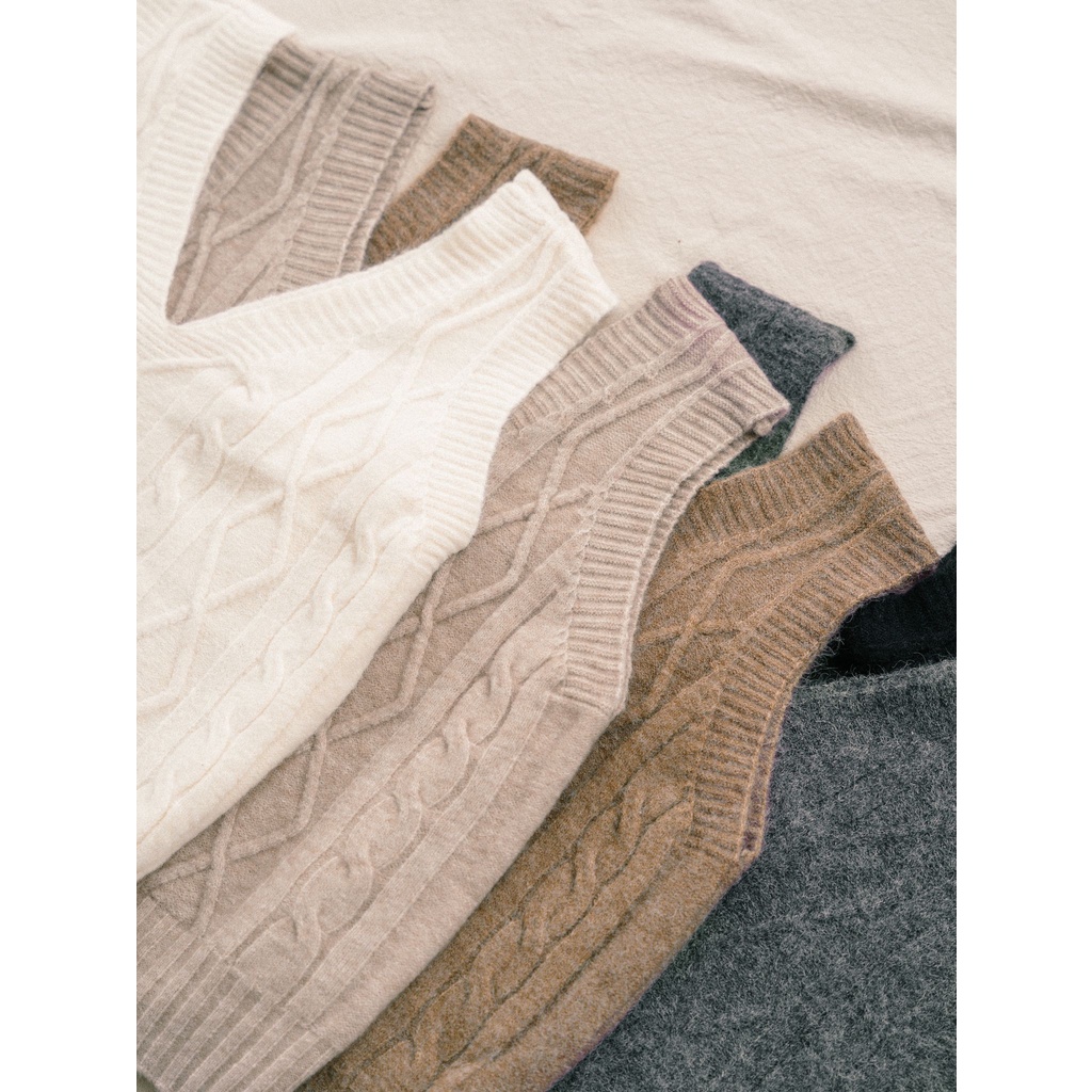 Áo gile len thu đông nữ MADELEN dáng cổ V nhiều màu xinh xắn | BigBuy360 - bigbuy360.vn