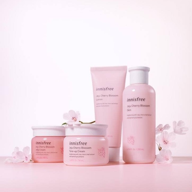 Bộ Dưỡng Dưỡng Ẩm Và Nâng Tông Da Sáng Innisfree Jeju Cherry Blossom