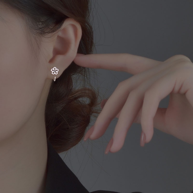 Đôi Bông Tai Mạ Bạc Hình Bông Hoa Dễ Thương Dành Cho Nữ