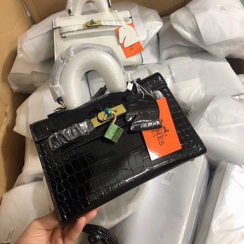 Túi H.M size 22cm kèm củ khoá tag