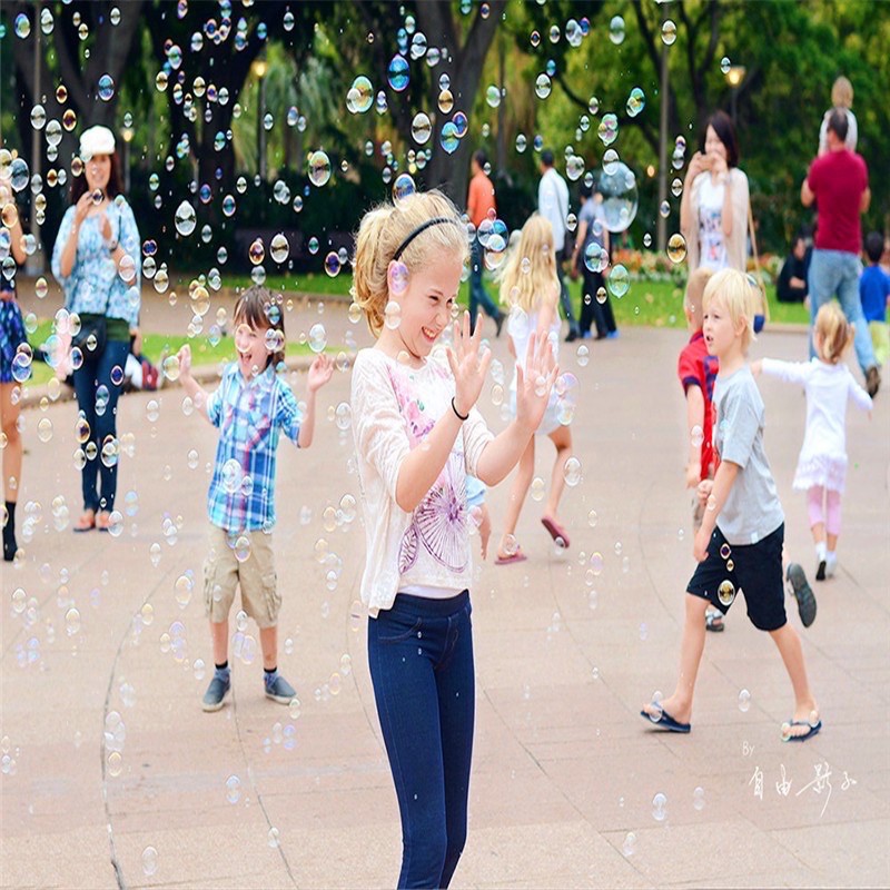 Súng đồ chơi bắn bong bóng xà phòng hình cá heo cho bé