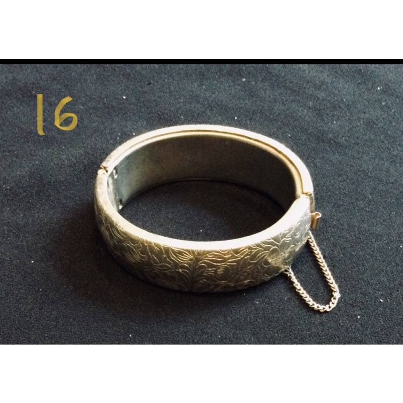 Vòng kiềng đeo tay màu bạc, đen, ghi độc đáo