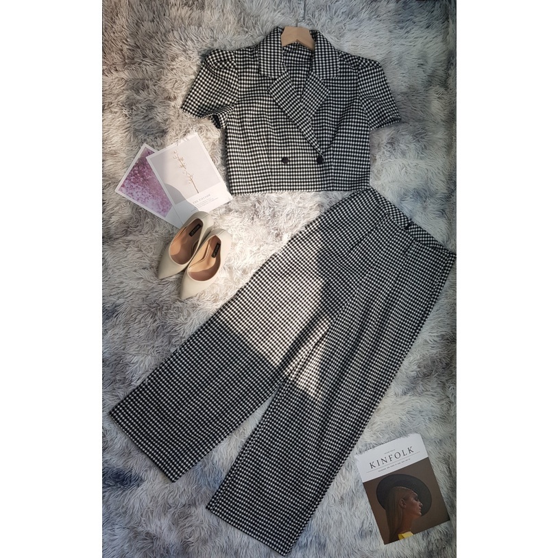 Set đồ nữ công sở thiết kế kẻ caro gồm áo croptop và quần dài sang trọng