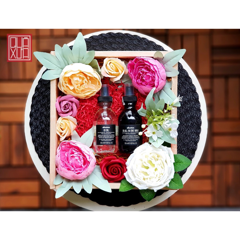 SET QUÀ 8/3, QUÀ SINH NHẬT, QUÀ TẶNG BẠN GÁI gồm hoa hồng, bộ đôi tinh dầu dưỡng tóc Davines 135ml