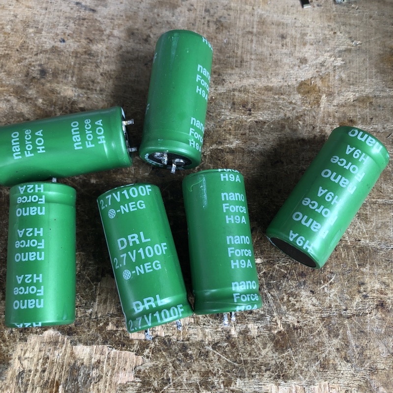 Siêu tụ điện 2.7V 100F cũ 15k/tụ