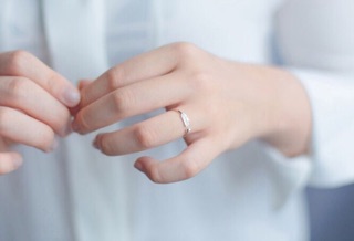 Nhẫn bạc hình lá