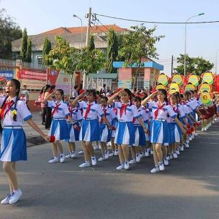 Đồng phục nghi thức Đội ( dành cho học sinh cấp Trung học cơ sở )