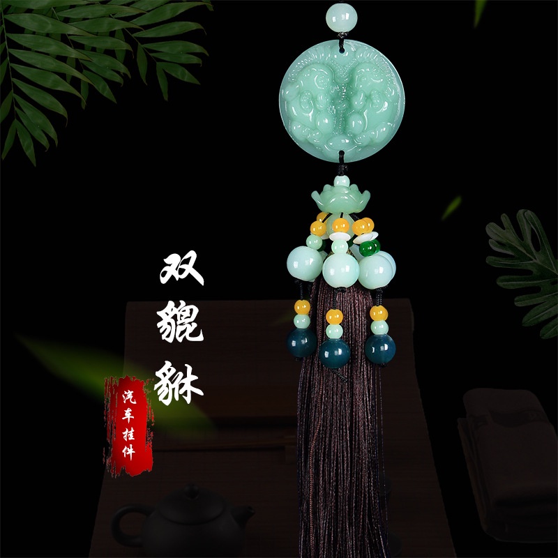 Khánh treo xe hơi xanh ngọc tua rua