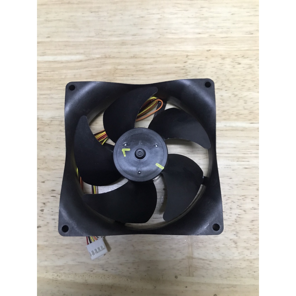 QUẠT TỦ LẠNH TOSHIBA DC : 12V, 0.25A, 4 DÂY 11x11CM PHƯỚC MÃI