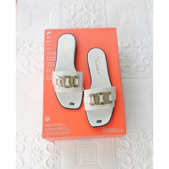 dép quai ngang da rắn khoá xích đầu tròn xịn xò. bao bền đẹp. nắng mưa đều mang được. cam kết như hình. ( hình tự chụp )