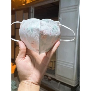 Khẩu trang mầm chồi lá hot trend .