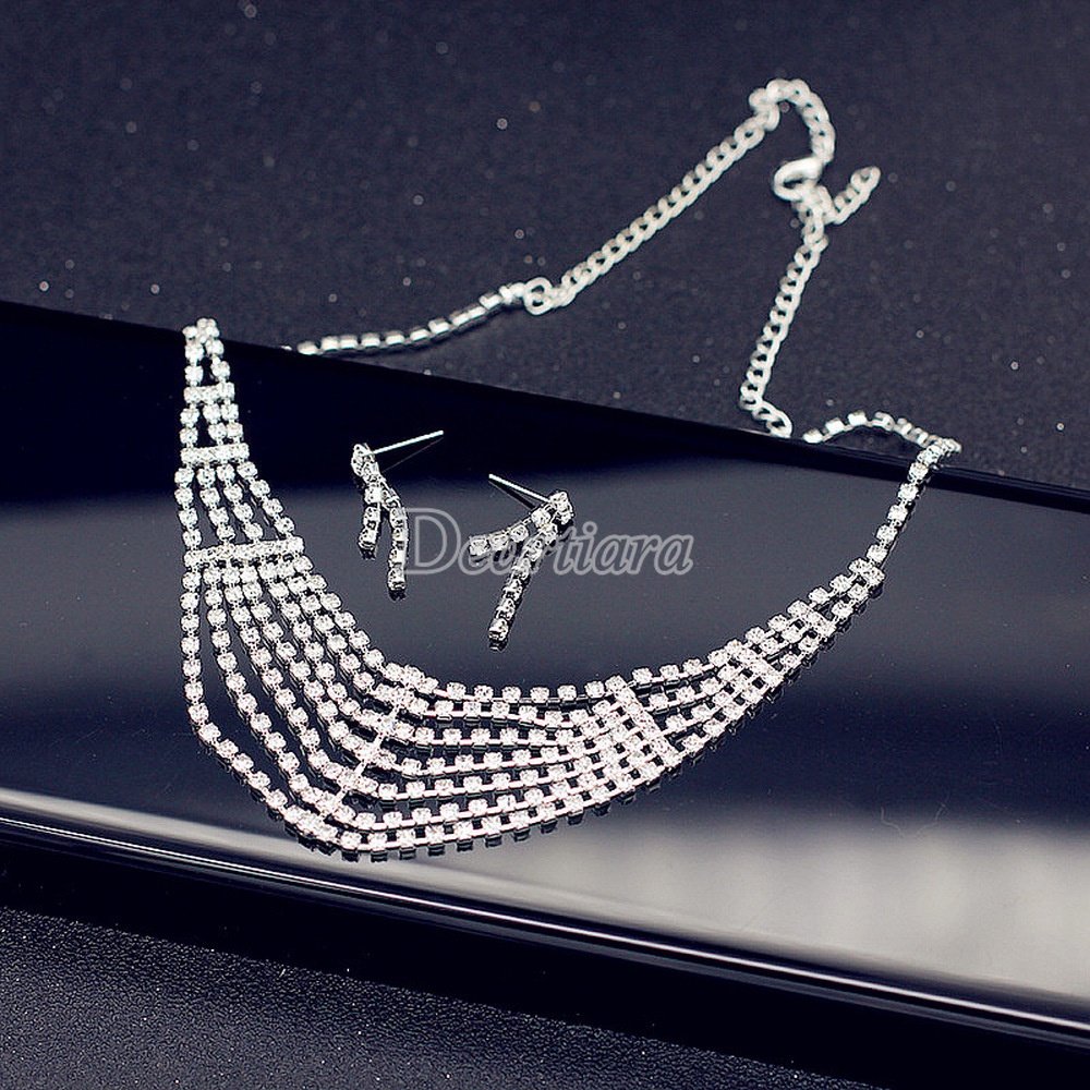 Vòng cổ và hoa tai đính đá phong cách sang trọng