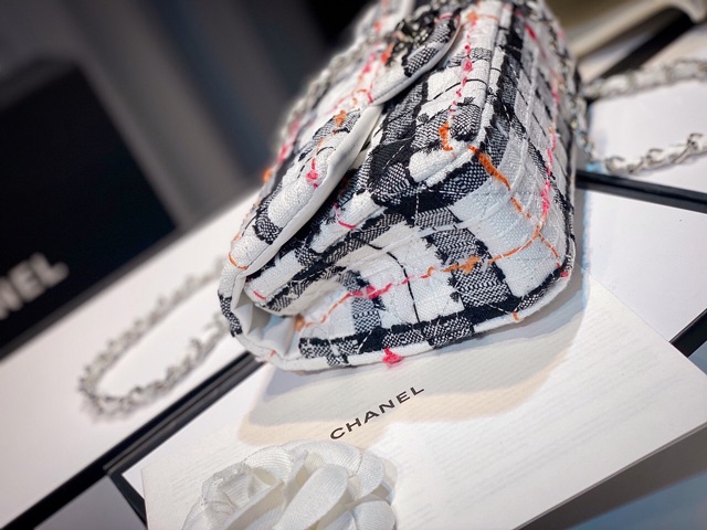 Túi đeo chéo CLASSIC DẠ mày trắng đen khoá bạc sang trọng fullbox có hộp