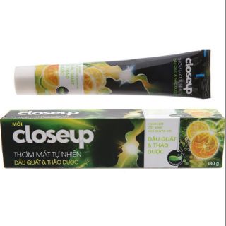 Kem đánh răng CLOSEUP Dâu quất và Thảo Dược