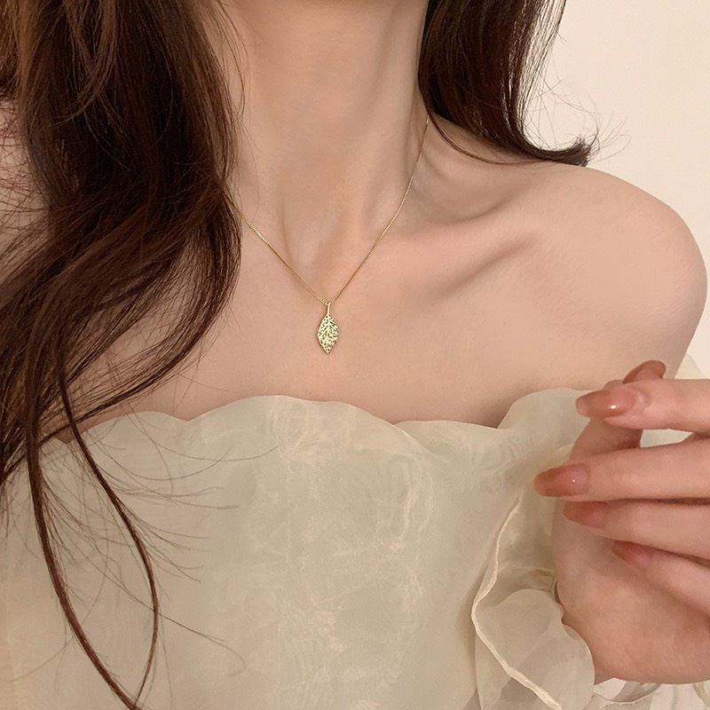 Dây chuyền vòng cổ titan nữ không gỉ mạ vàng 18k hình lá độc đáo  Her Accesories CT25