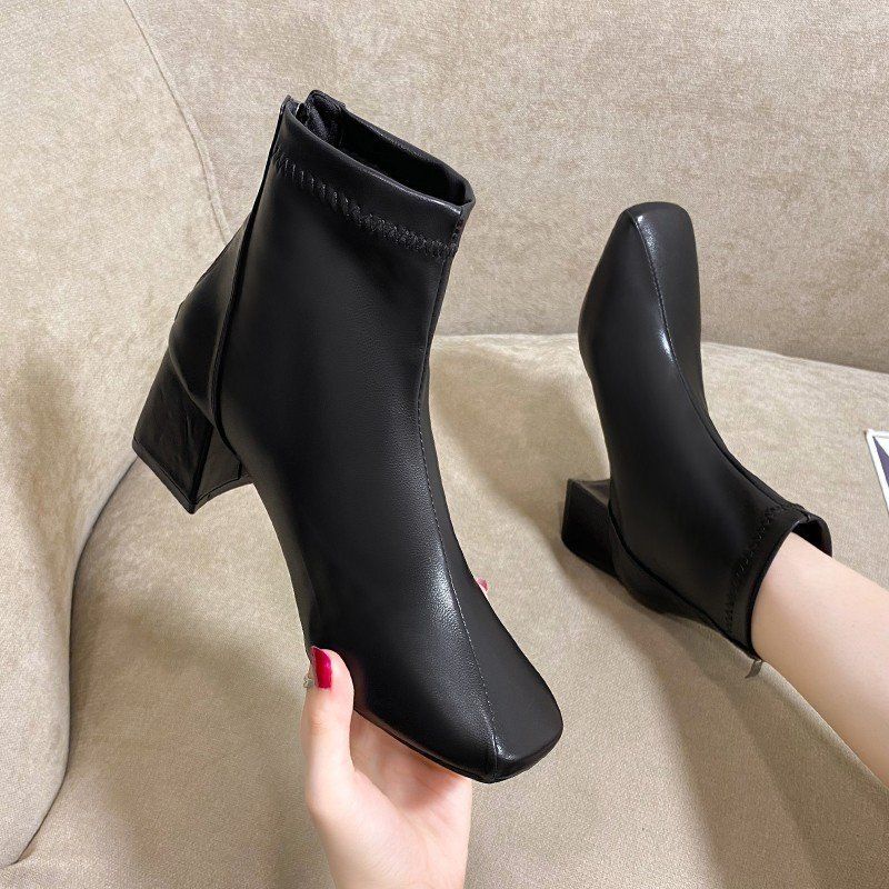 Giày bốt đế gỗ 2 màu kem và đen | BigBuy360 - bigbuy360.vn