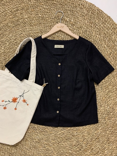Áo kiểu xinh, áo dáng crop top vải LINEN cổ tim (có sẵn) - Gác của Tea | BigBuy360 - bigbuy360.vn