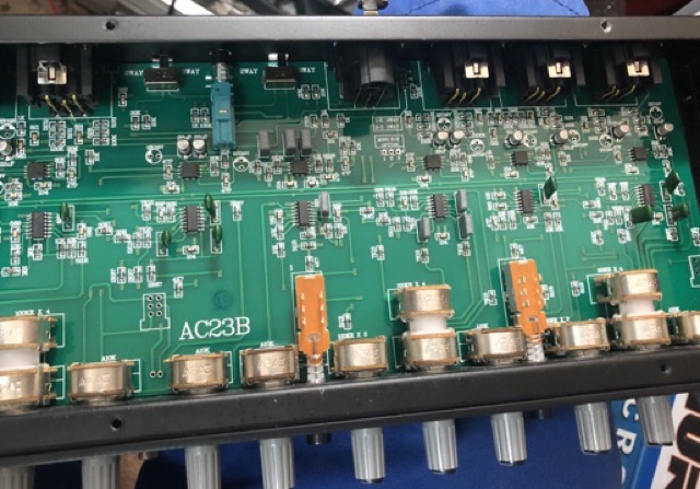 Thiết bị phân tần 3 way RACE AC23B
