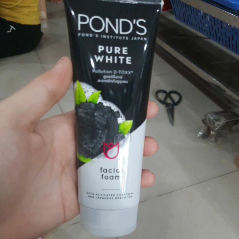 Sữa rửa mặt sáng da POND'S than đen Hồng Sáng Mịn tự nhiên