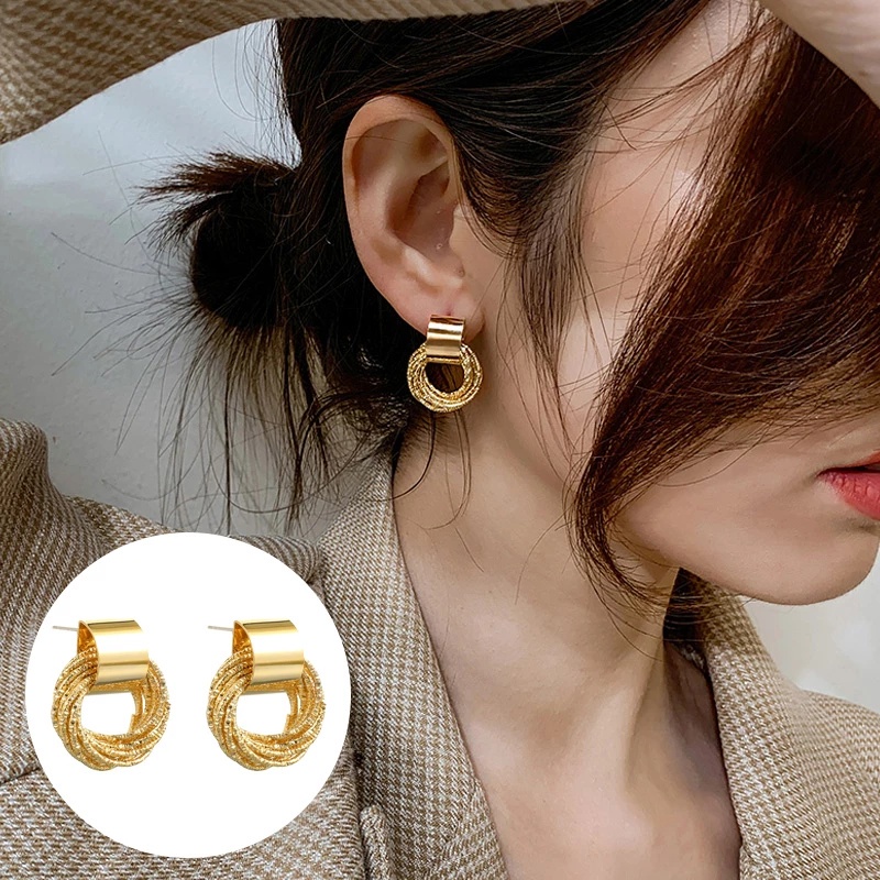 Thời Trang Khuyên Tai Kim Loại Hình Tròn Nhỏ Màu Vàng Phong Cách Cổ Điển Tinh Tế Cho Nữ