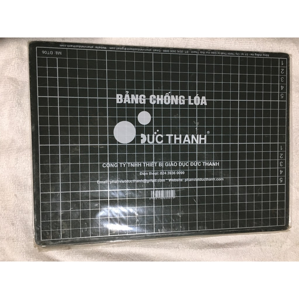 Bảng viết phấn học sinh chống lóa Đức Thanh kích thước dài và to hơn kiểu bảng thông dụng Bền tốt, và an toàn cho bé