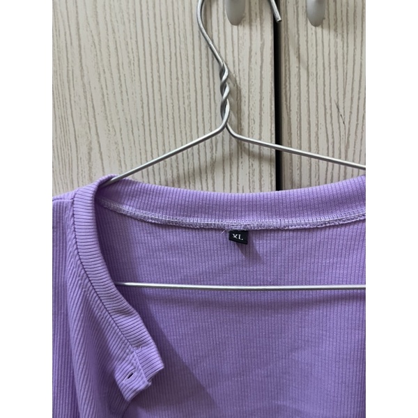 Pass Áo thun tay dài nút cài màu tím dáng croptop - new 100%