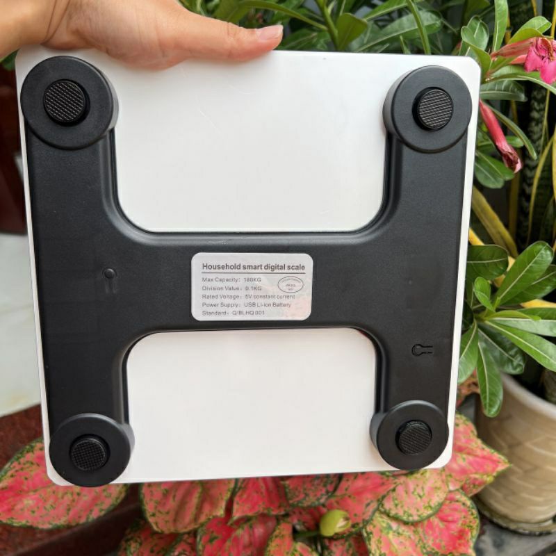 Cân sức khoẻ điện tử kèm dây sạc quà tặng từ Nan
