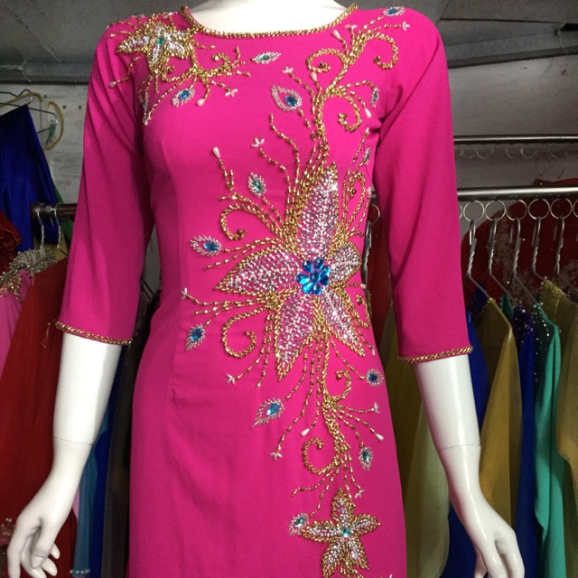 Áo dài vẽ kết cườm