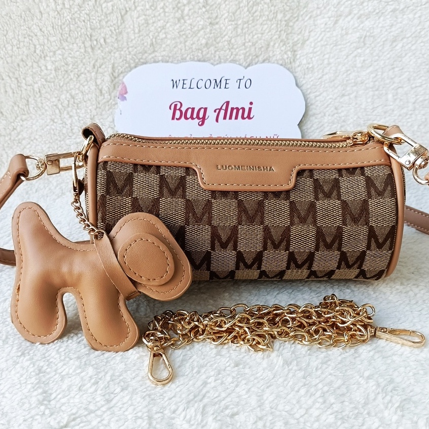 Túi xách nữ thời trang Quảng Châu đeo vai đeo chéo dáng trống dài độc lạ kèm móc khoá hình cún Bag Ami