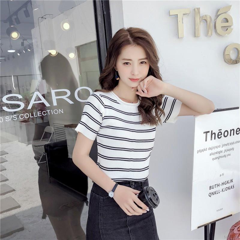 Áo thun tay ngắn cổ tròn kẻ sọc cho nữ