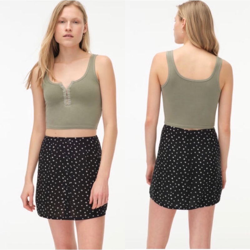 Áo croptop gài nút ôm body AE • Storenyy