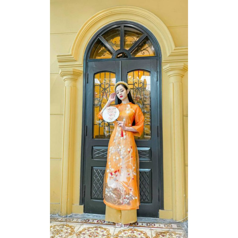 áo dài cách tân truyền thống màu vàng