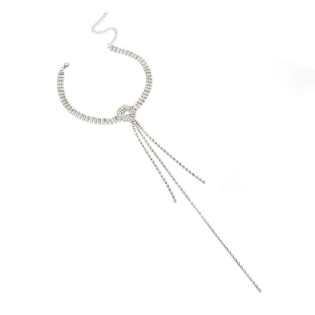 Choker Khoen Tròn Thanh Rơi Tua Rua Đính Đá Nạm Mặt Lấp Lánh Phối Áo Dây, Áo Hở Vai Các Kiểu Nổi Bật Đa Phong Cách Savvy