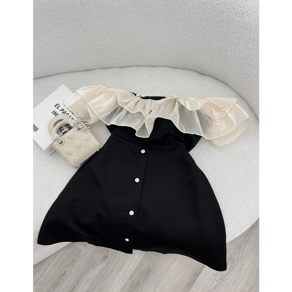 ĐẦM ĐEN BẸT VAI BÈO KEM PHỐI HÀNG NÚT