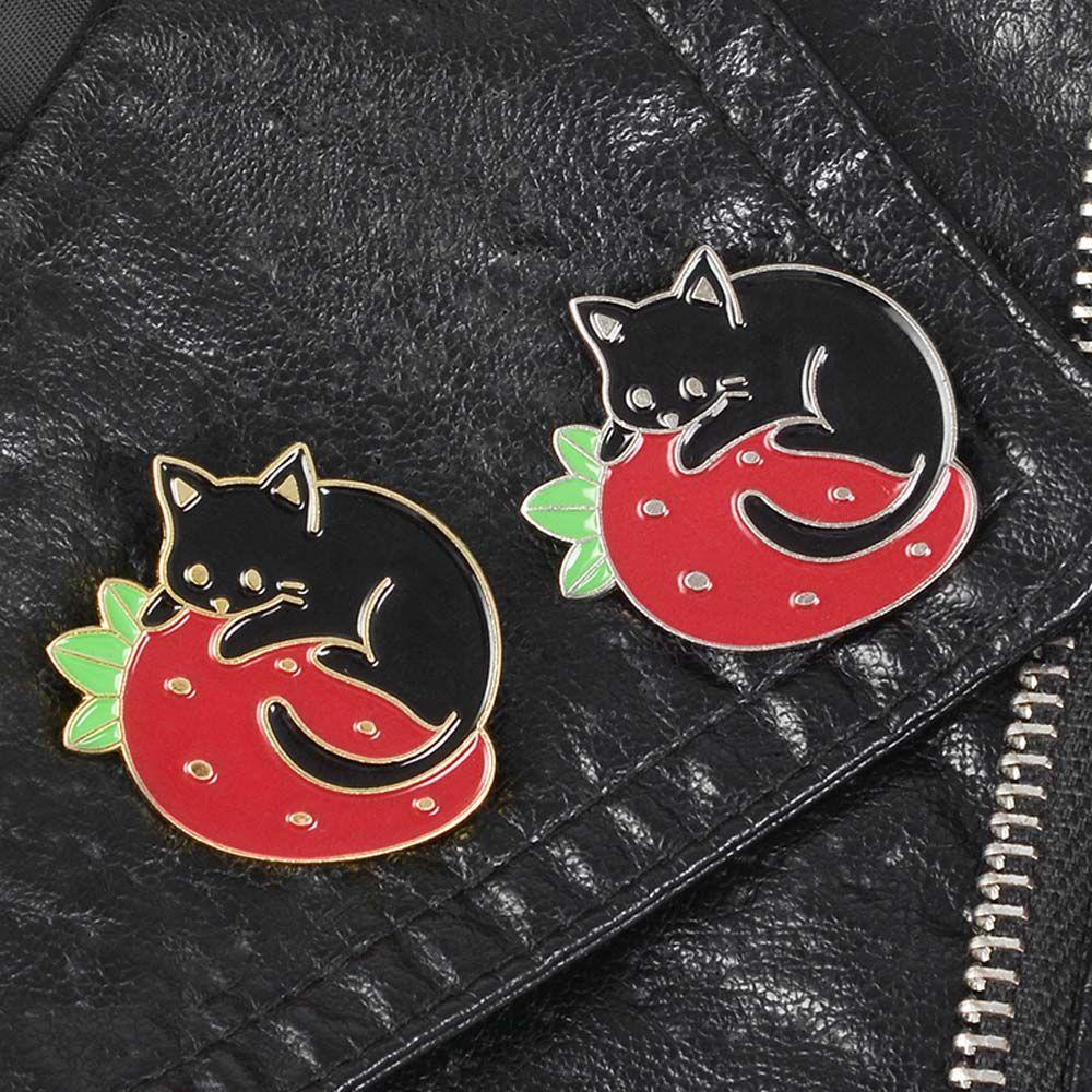 Trâm Cài Áo Hình Mèo Và Dâu Tây VANES1 Tráng Men Dễ Thương Dành Cho Trẻ Em