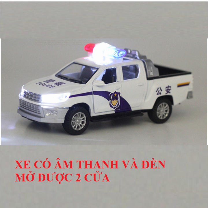 Xe ô tô cảnh sát màu xanh lá đồ chơi trẻ em tỉ lệ 1:32 bằng sắt có đèn và âm thanh