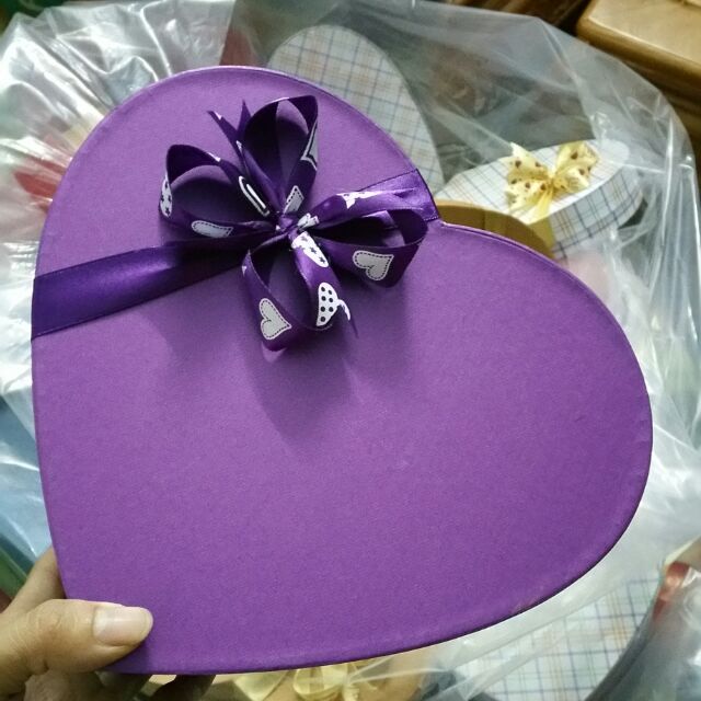 Hộp quà hình tim size 18cm