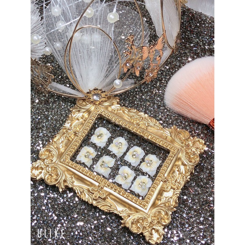 hoa ngắn móng chân