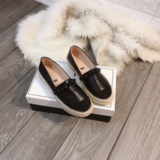 Giày slip on da viền cói đính đính vuông