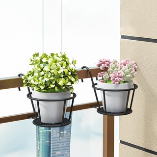 Giỏ sắt treo hoa ban công