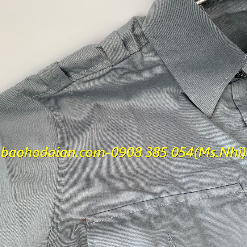 Áo bảo vệ ngắn tay màu xám kèm 2 logo, chất vải kaki 65/35 dày dặn thoáng mát