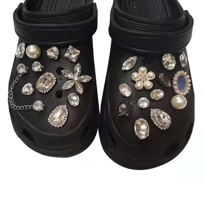 Set 24 Phụ Kiện Khóa Giày Crocs Bằng Kim Loại Đính Đá / Ngọc Trai / Hoa Xinh Xắn Cổ Điển Có Thể Tháo Rời