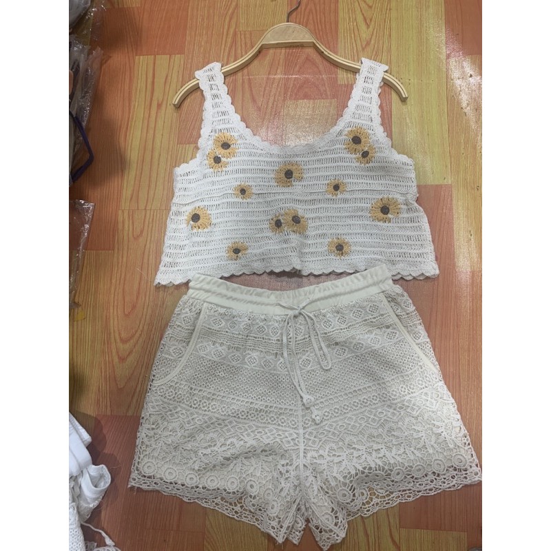 Set ren biển - áo len sợi thêu hoa cúc cổ tròn + quần ren hoạ tiết đồng xu (có tách rời)