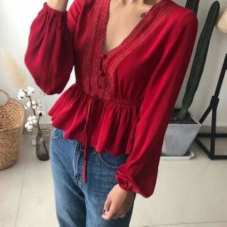 Áo sơ mi viền ren xòe