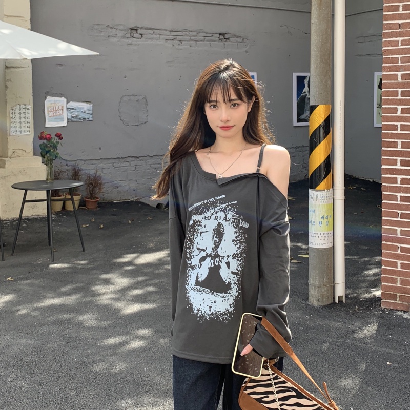 Áo thun tay dài hở vai in họa tiết graffiti thời trang thu sành điệu