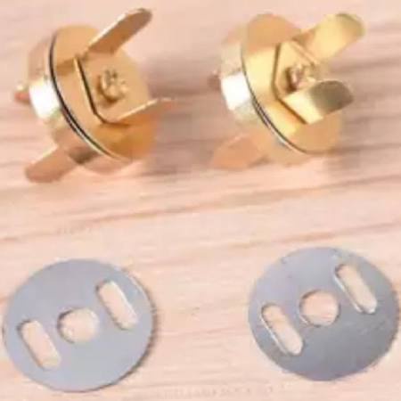 Nút hít cài nam châm loại dày , lực hút mạnh không bong nút khi sử dụng ,1bộ gồm 1 nắp lồi và 1 nắp lõm